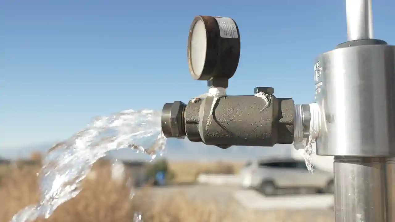 Simple Pump head assembly showing the pumping mechanism